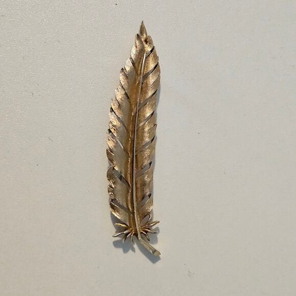 Vintage Gold Crown Trifari Feather Brooch Pin Signed - Picture 6 of 6